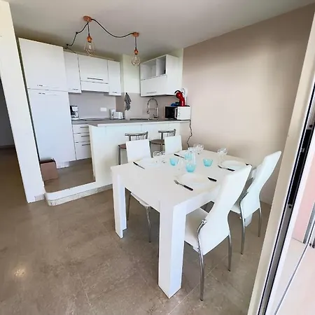 Two Bedrooms, Sea View, Parking Next Monaco Apartman